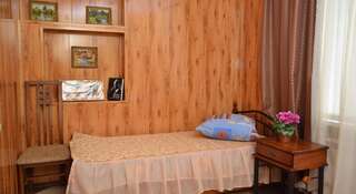 Гостиница Sarmat Вешенская Двухместный номер с 2 отдельными кроватями и общей ванной комнатой-1